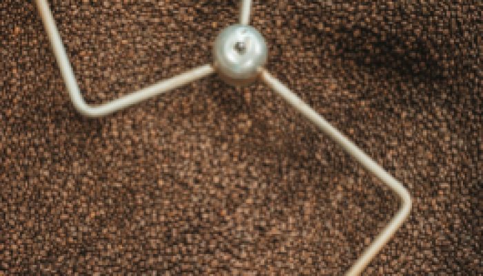 פולי קפה מתקררים במכונת הקלייה